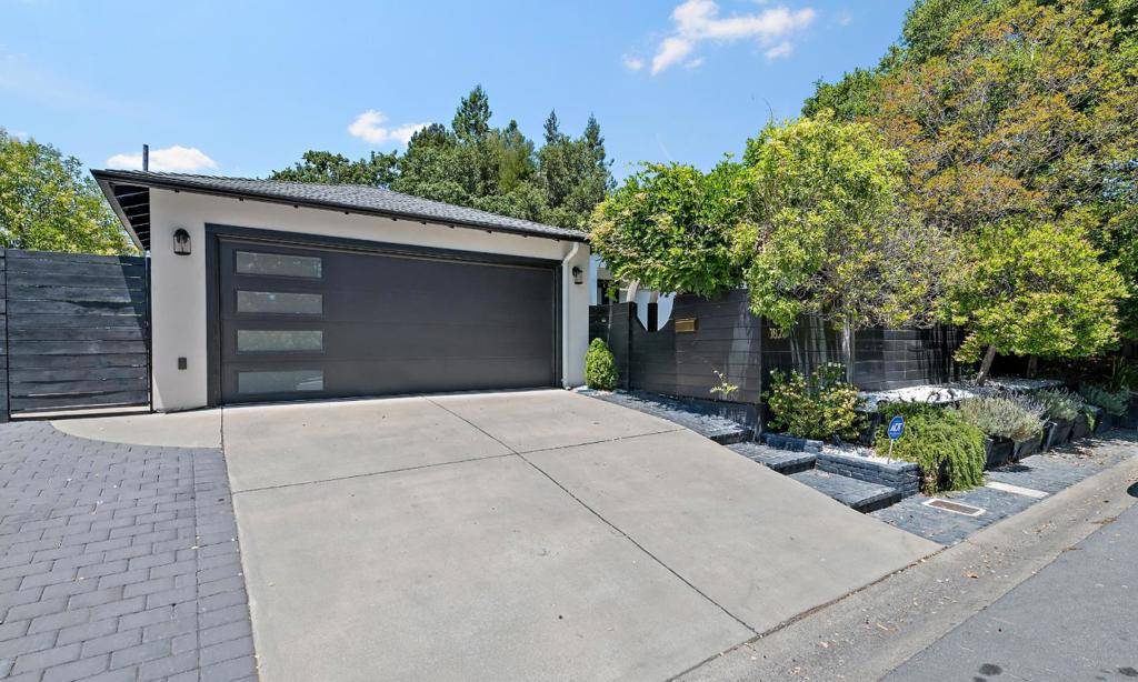 Menlo Park, CA 94025,1820 Santa Cruz AVE