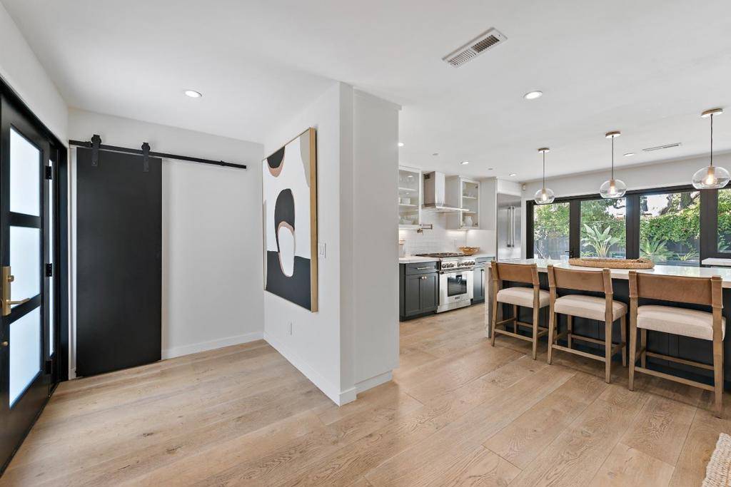 Menlo Park, CA 94025,1820 Santa Cruz AVE