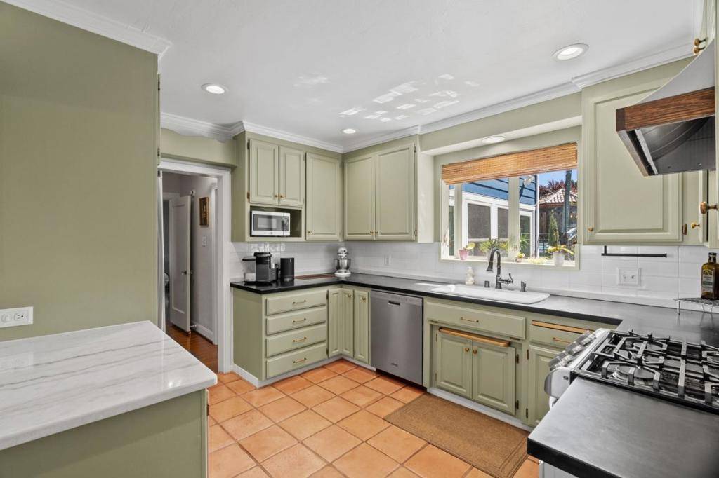 San Jose, CA 95127,327 Crest DR