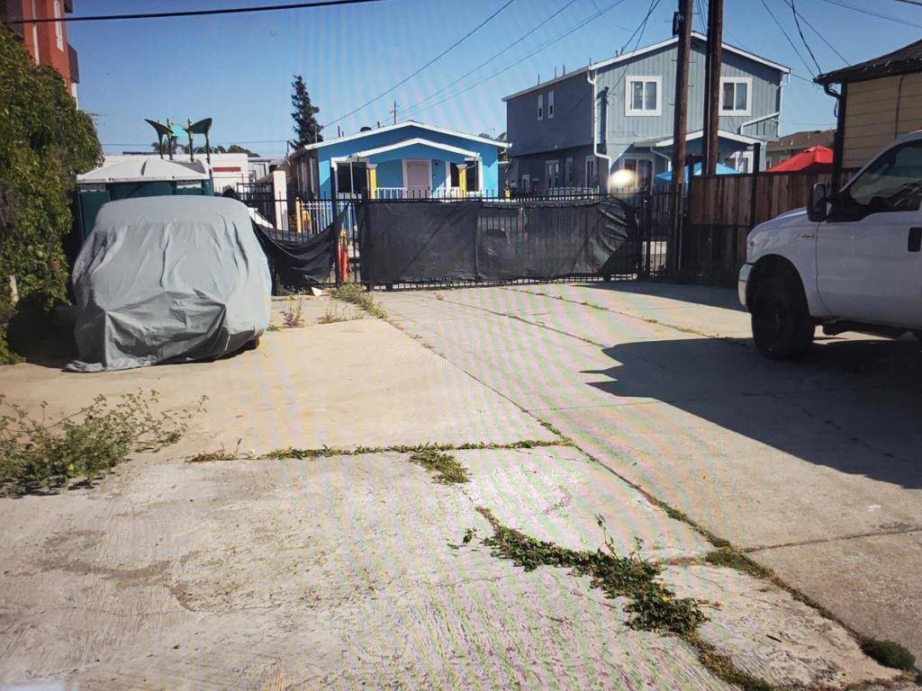 Oakland, CA 94603,9327 International BLVD
