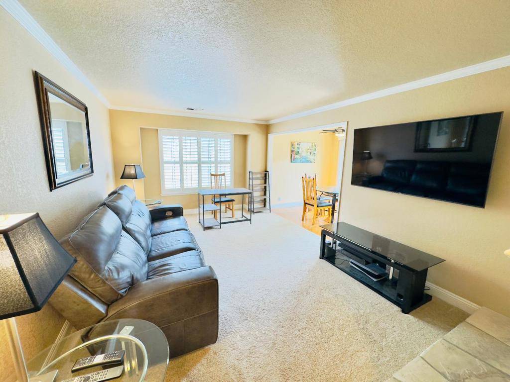 Salinas, CA 93901,1053 Riker ST #1