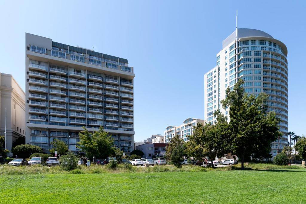Oakland, CA 94612,1555 Lakeside DR #184