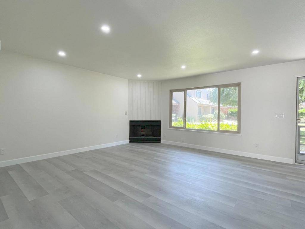 Santa Clara, CA 95054,5070 Plaza Corona