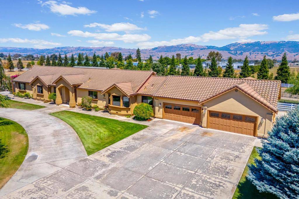 San Martin, CA 95046,12320 Highland Estates LN