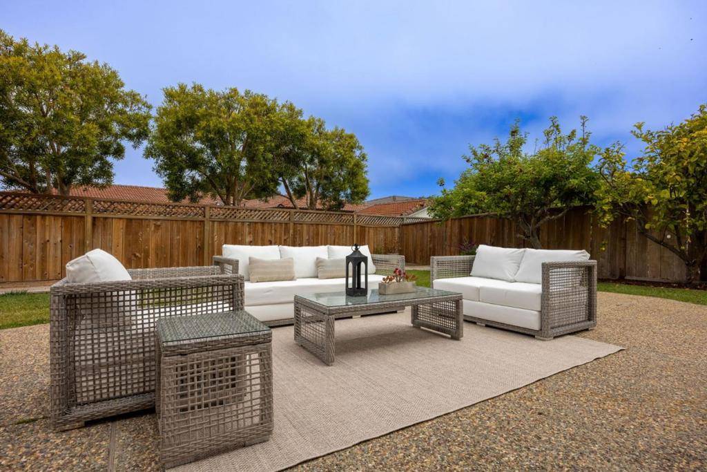 Half Moon Bay, CA 94019,608 Silver AVE