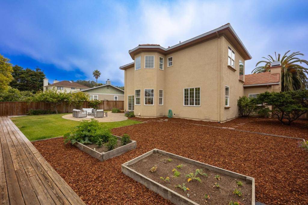 Half Moon Bay, CA 94019,608 Silver AVE