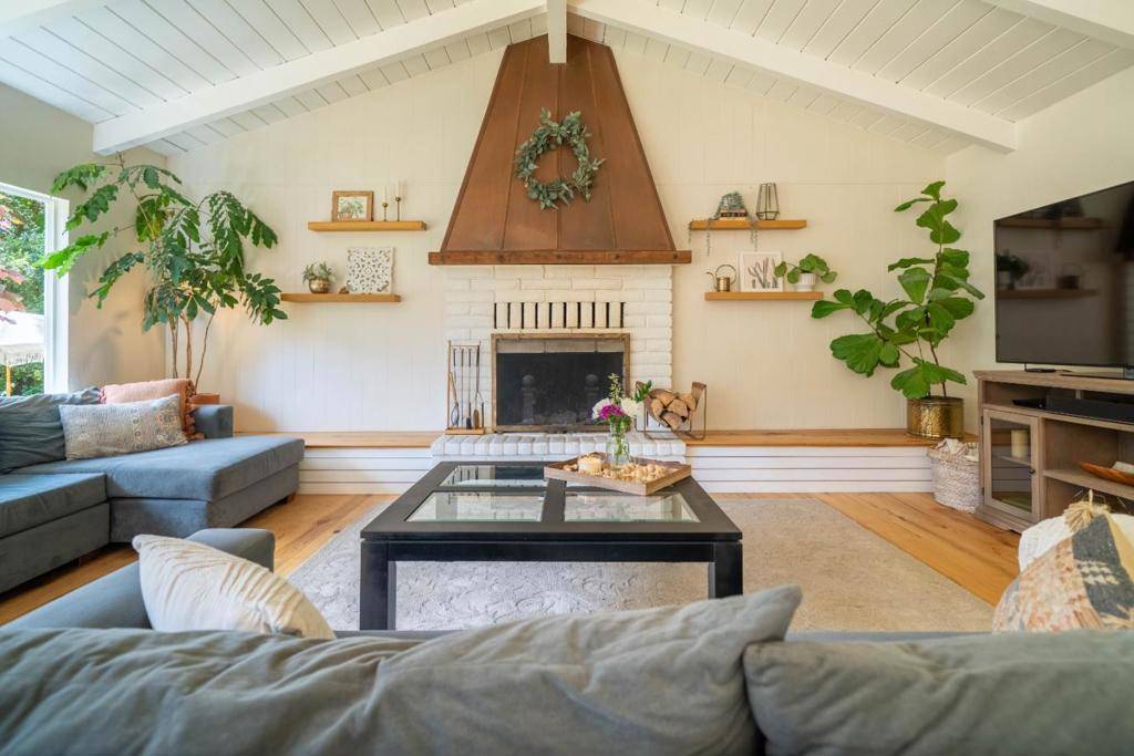 Scotts Valley, CA 95066,423 Nelson Rd.