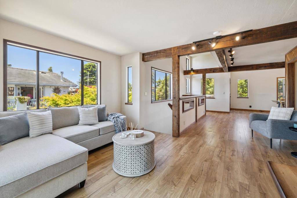 Aptos, CA 95003,336 Rio Del Mar BLVD