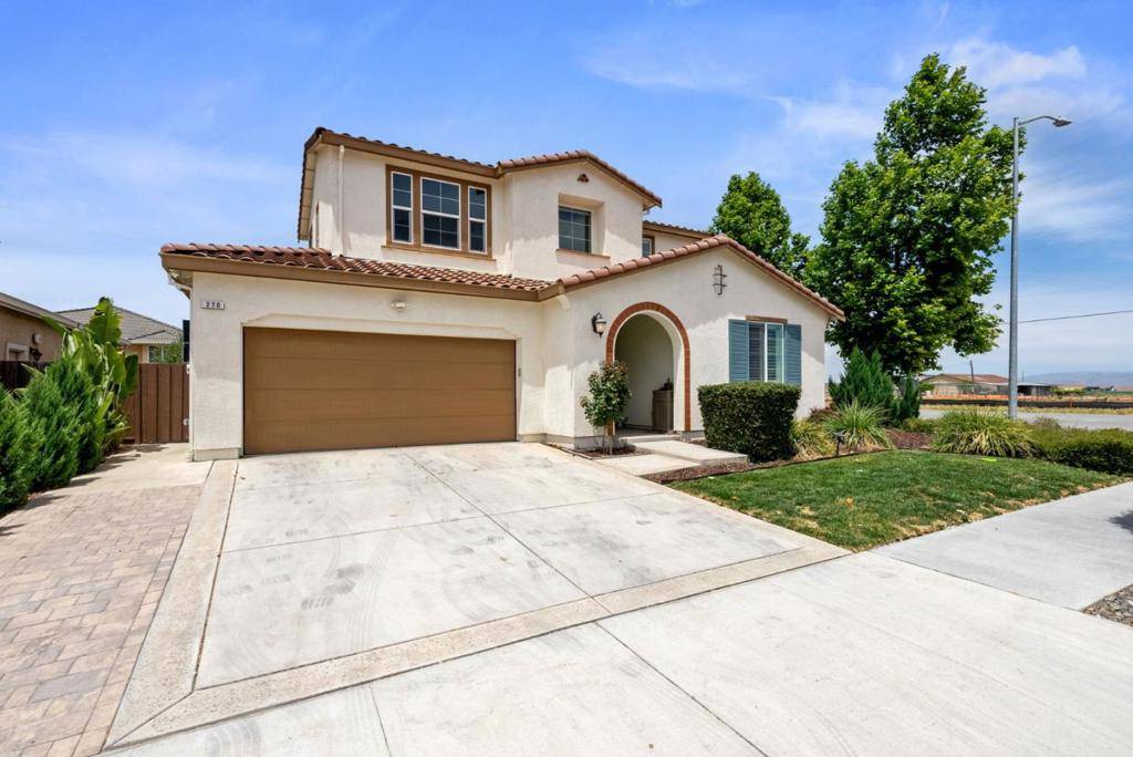 Hollister, CA 95023,270 Vista View LN