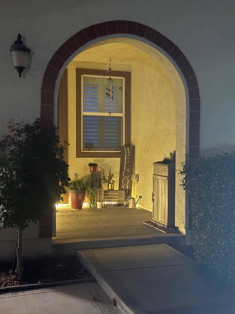 Hollister, CA 95023,270 Vista View LN
