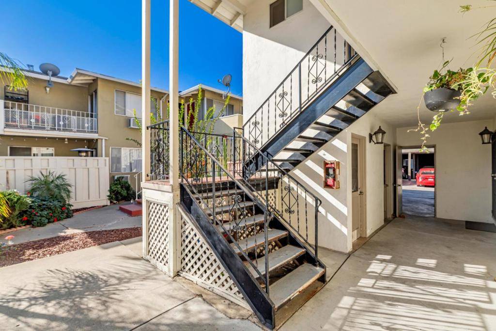 Santa Clara, CA 95050,184 Roxbury ST