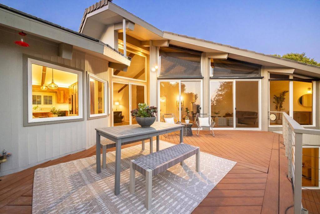 Santa Cruz, CA 95060,77 Pasatiempo DR