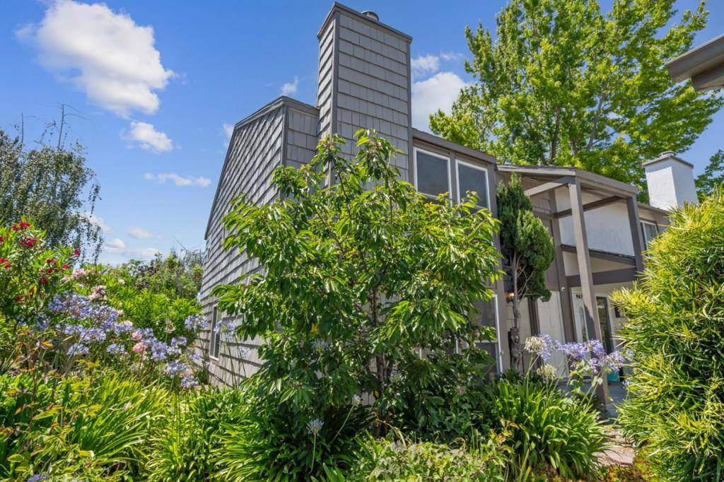 Foster City, CA 94404,965 Marquette LN