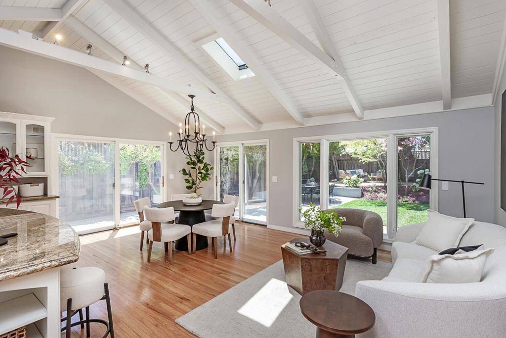 Los Altos, CA 94024,1700 Holt AVE