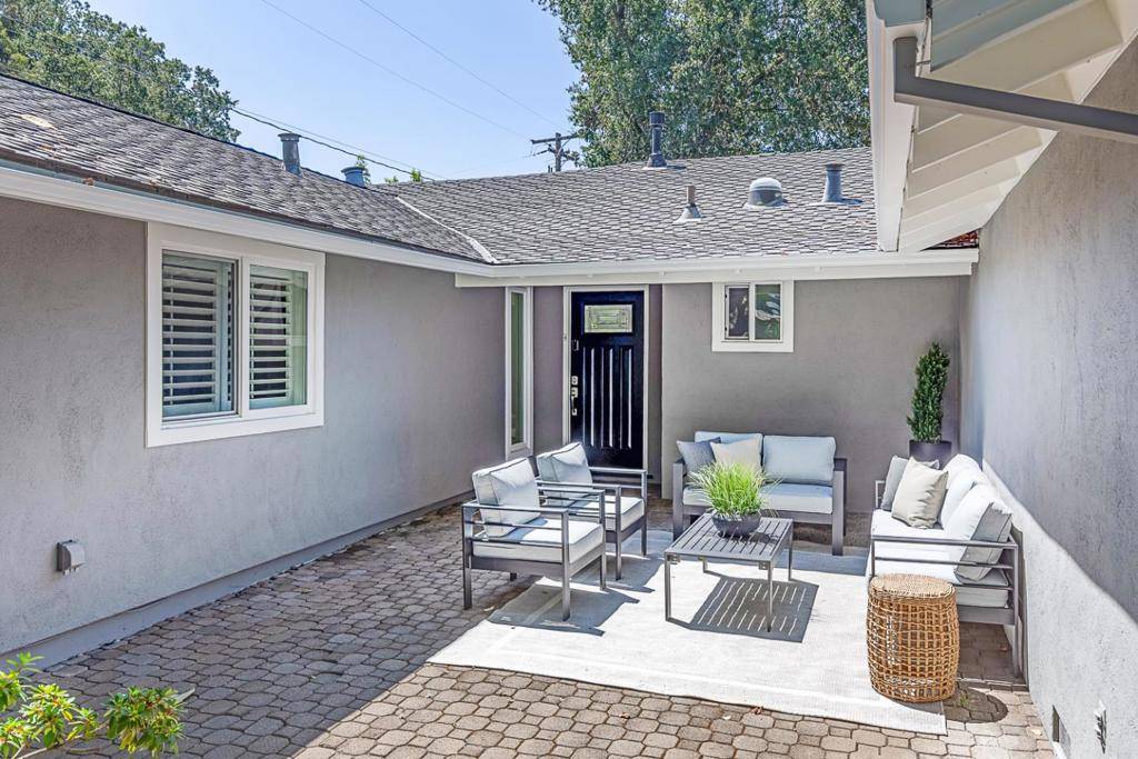 Los Altos, CA 94024,1700 Holt AVE