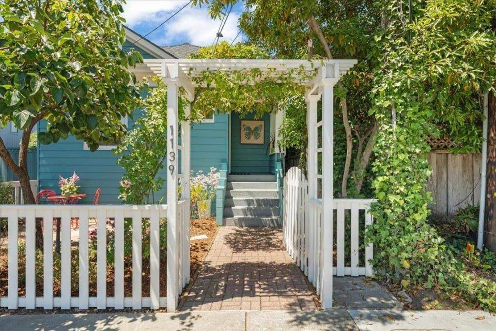 Santa Cruz, CA 95060,1139 Walk Circle