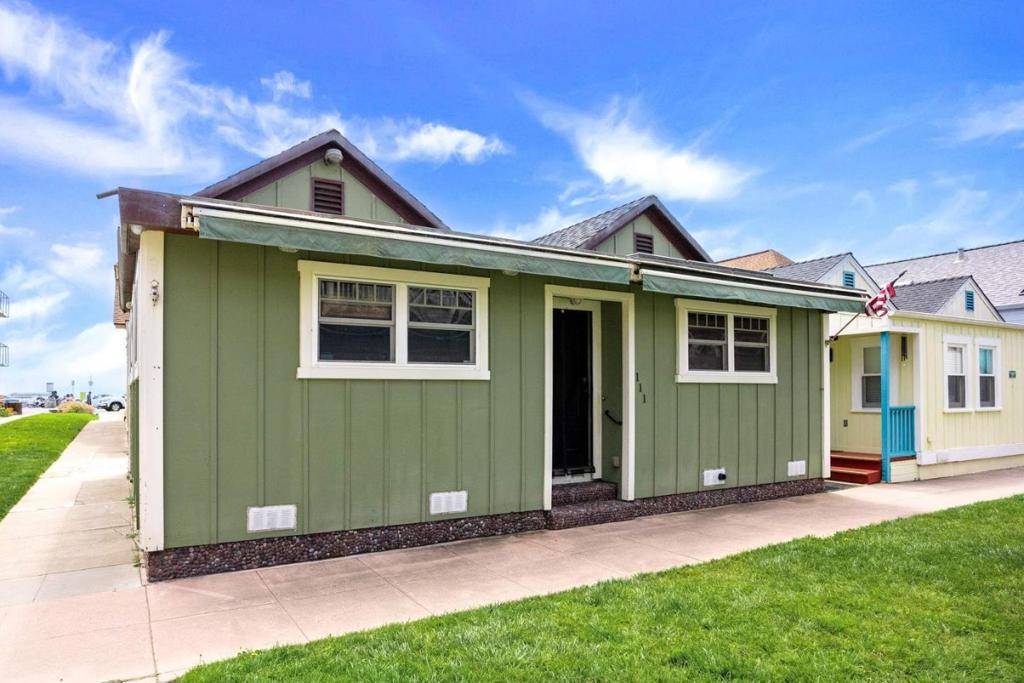 Capitola, CA 95010,111 Lawn WAY