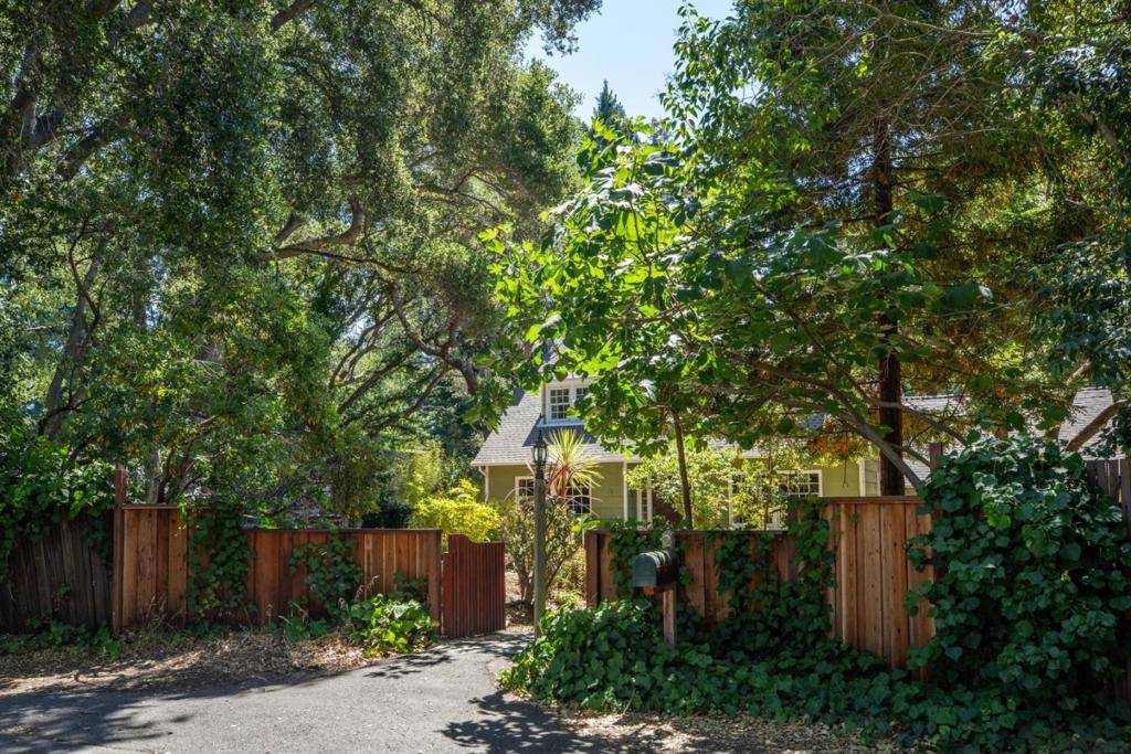 Atherton, CA 94027,2 Bassett LN