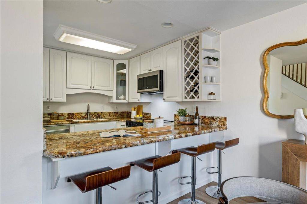 Sunnyvale, CA 94087,125 Connemara WAY #16
