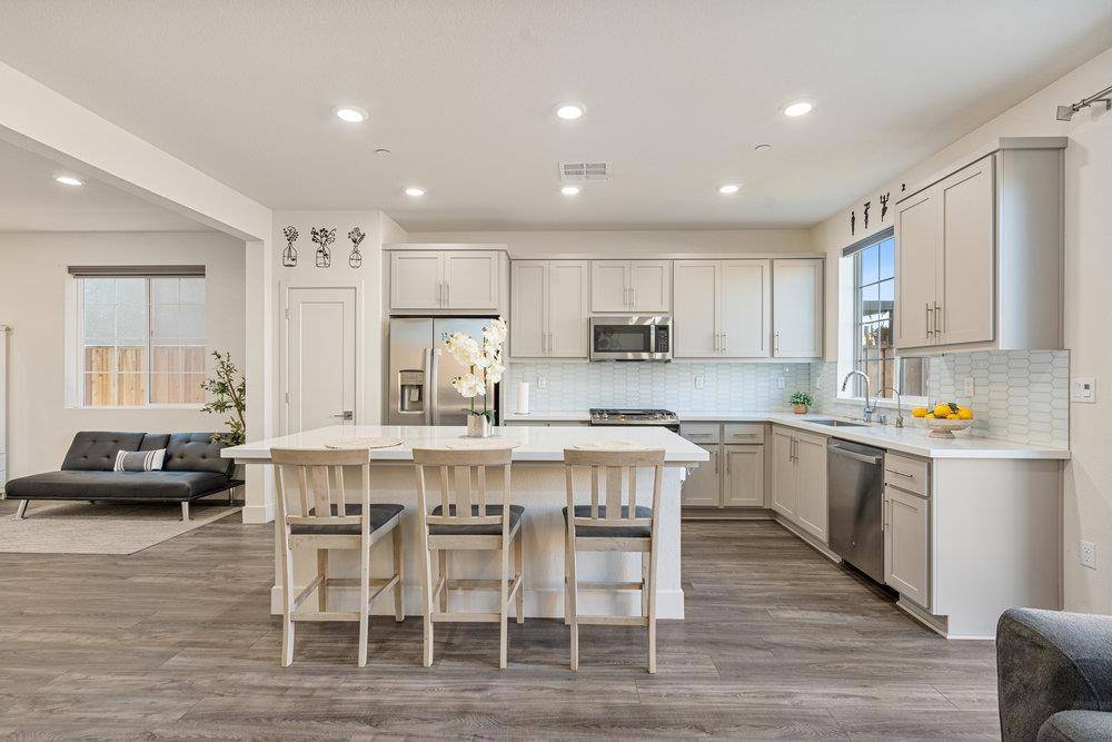 Tracy, CA 95377,7221 Diamond AVE
