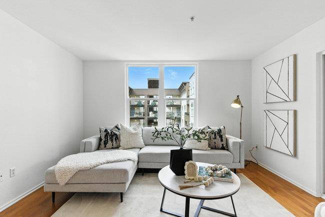 San Francisco, CA 94132,8200 Oceanview TER #321