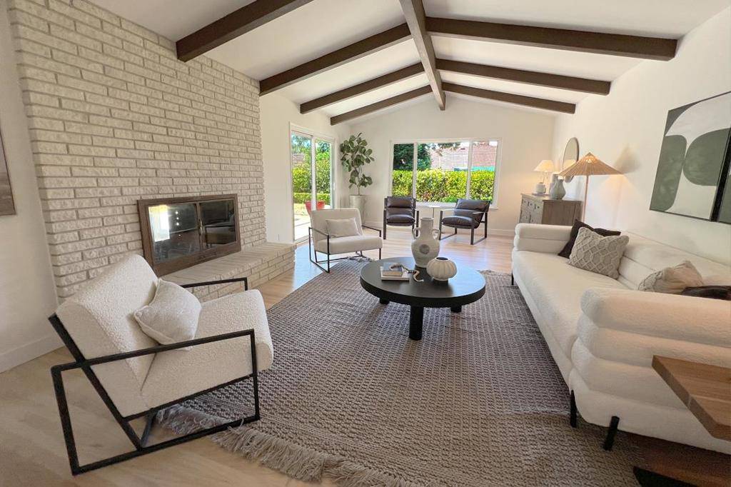 Saratoga, CA 95070,12141 Viewoak DR