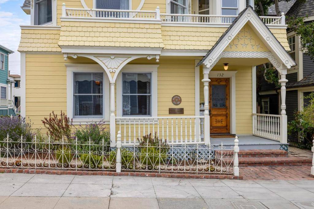 Pacific Grove, CA 93950,132 Forest AVE