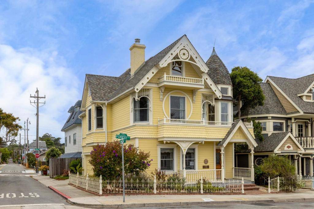 Pacific Grove, CA 93950,132 Forest AVE