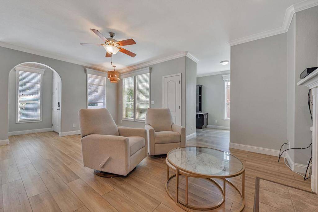 Sunnyvale, CA 94089,1085 Tasman DR