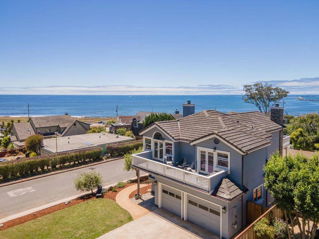 El Granada, CA 94018,139 Santa Anna ST