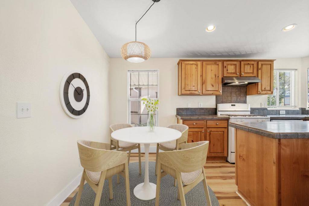 Soquel, CA 95073,999 Old San Jose