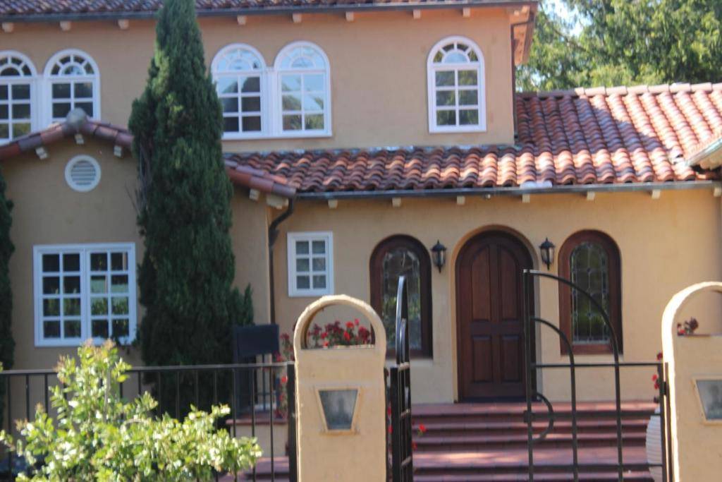 Hillsborough, CA 94010,206 El Cerrito