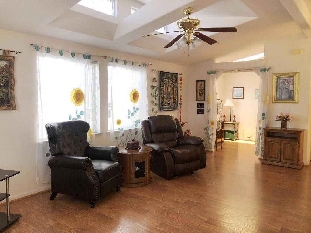 Mountain View, CA 94041,325 Sylvan AVE