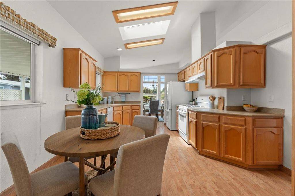 Aptos, CA 95003,16 Primrose ST