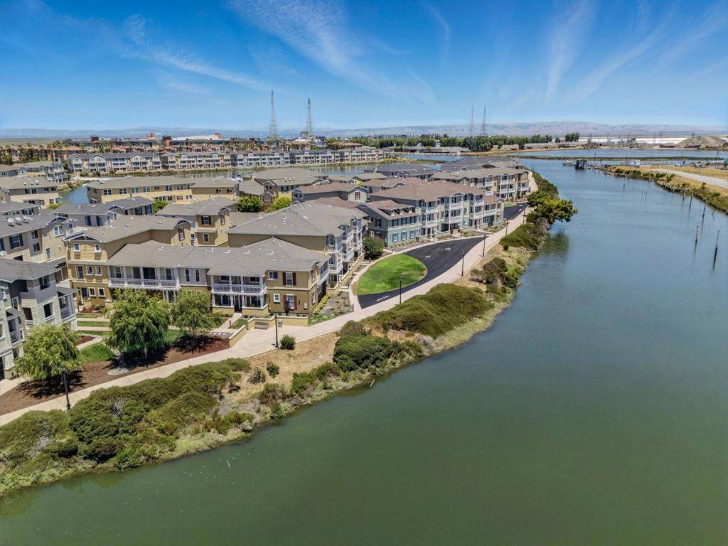 Redwood City, CA 94063,636 Fan Tail WAY #905