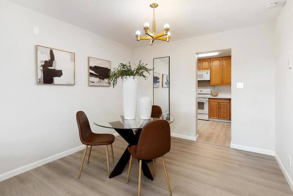 Daly City, CA 94015,360 Innisfree DR #54