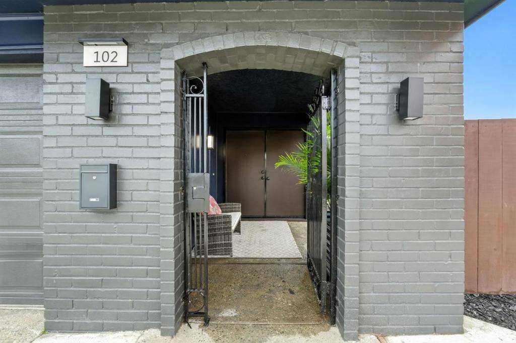 Daly City, CA 94015,102 Dennis DR