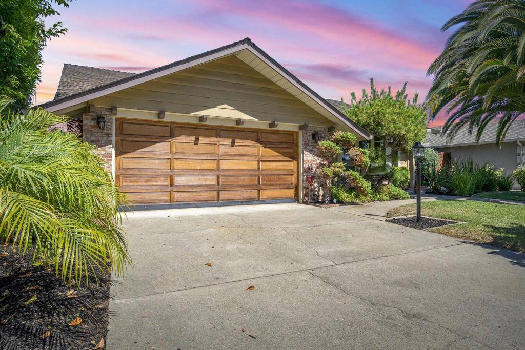 Campbell, CA 95008,910 Monica LN