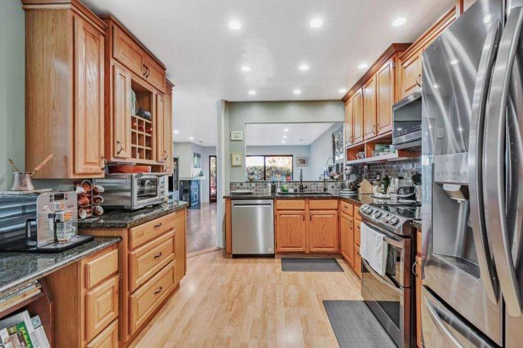 Morgan Hill, CA 95037,17165 Creekside CIR