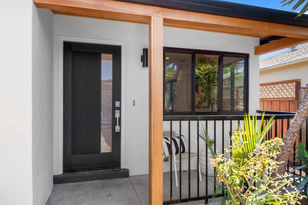 East Palo Alto, CA 94303,120 Abelia WAY