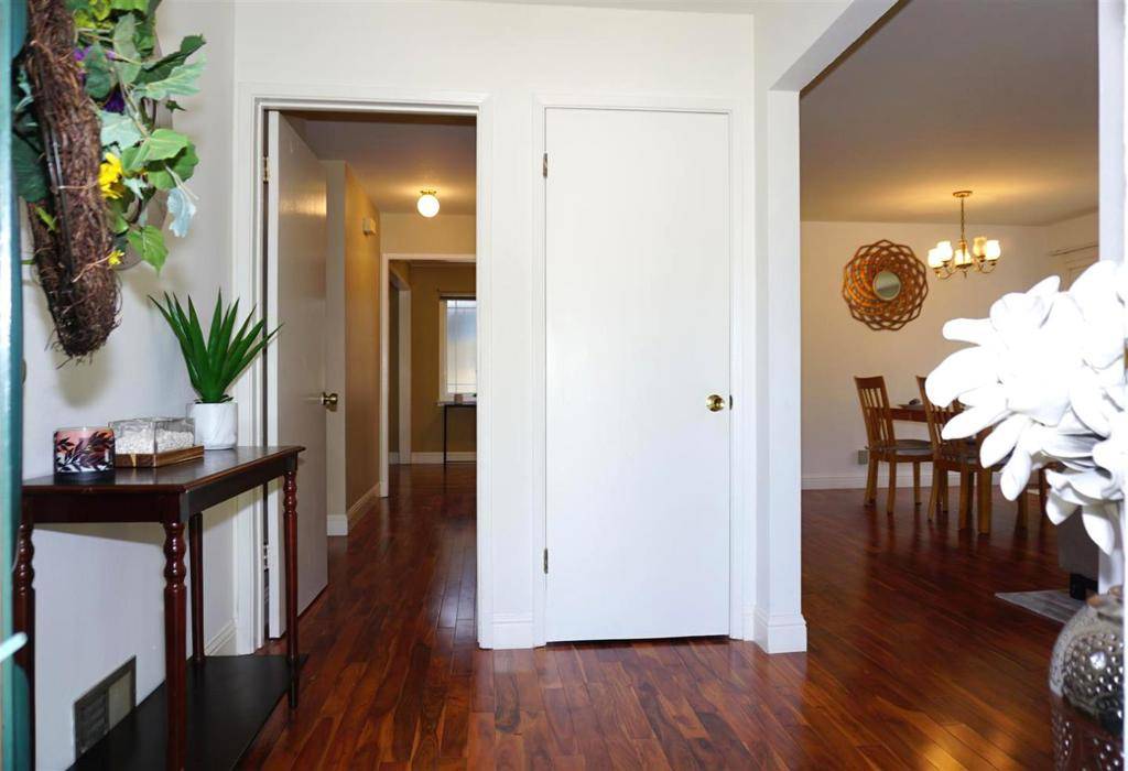 San Mateo, CA 94403,1401 Woodberry AVE