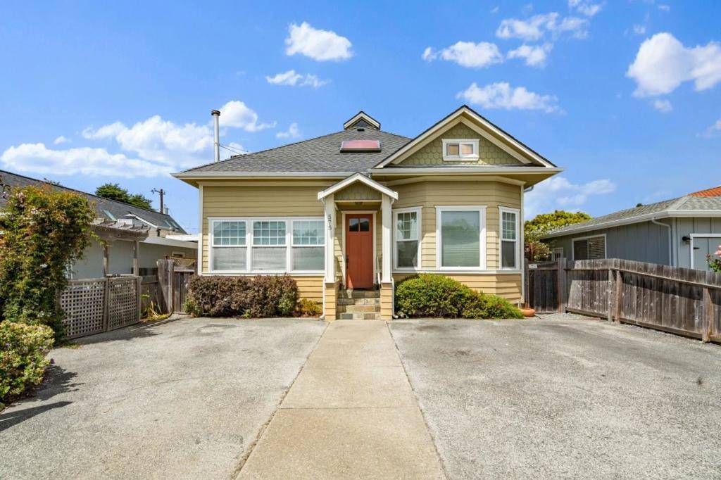 Half Moon Bay, CA 94019,575 Myrtle ST