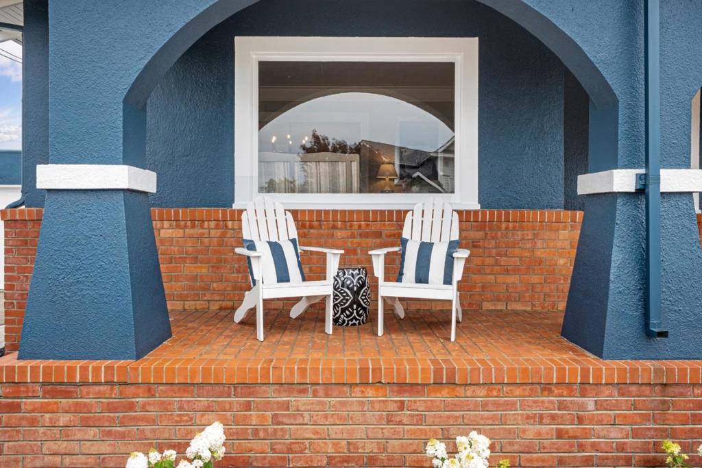 Half Moon Bay, CA 94019,417 Belleville BLVD