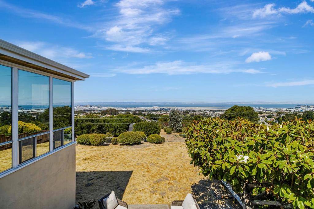 Millbrae, CA 94030,1030 Crestview DR