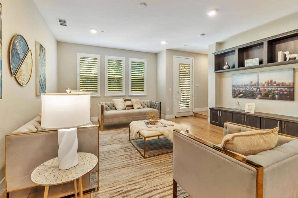 Sunnyvale, CA 94085,929 De Guigne DR #4