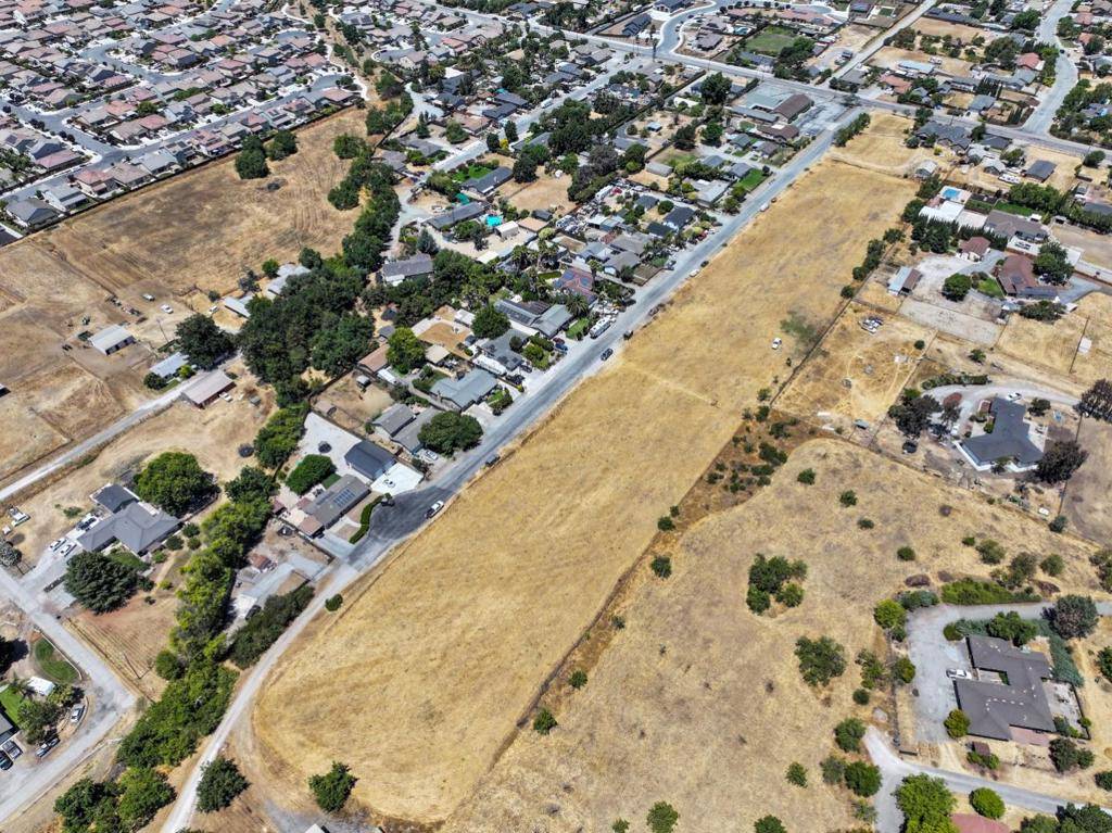 Hollister, CA 95023,0 Barnes LN
