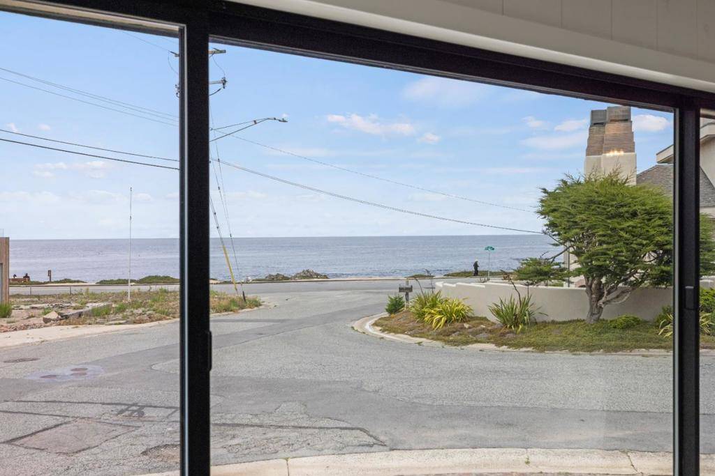 Pacific Grove, CA 93950,25 Coral ST