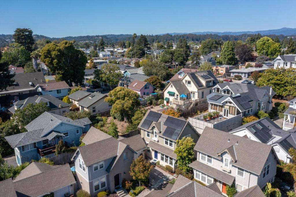 Santa Cruz, CA 95060,205 Roosevelt TER