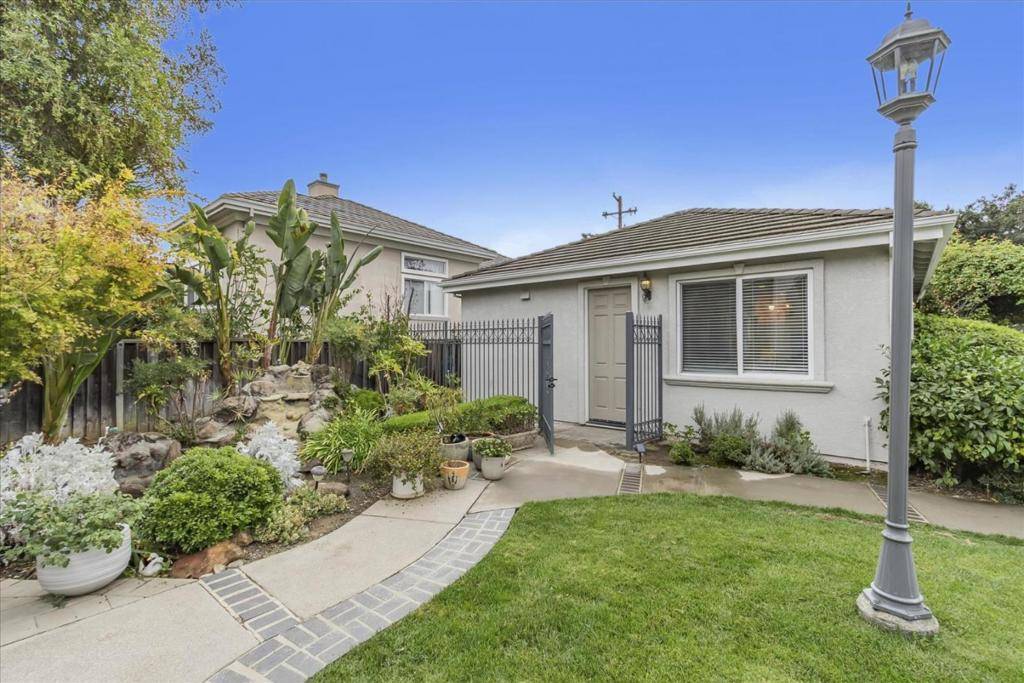 Cupertino, CA 95014,22287 Stevens Creek BLVD #B