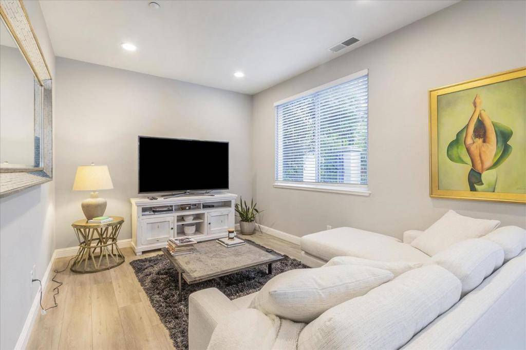 Cupertino, CA 95014,22287 Stevens Creek BLVD #B